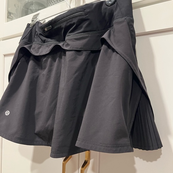 Lululemon size 6 pleated skirt black - Picture 8 of 11